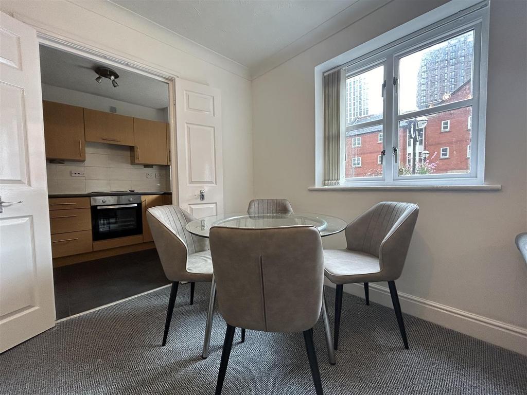 Apartment in Manchester, Piccadilly, City Centre - View 5