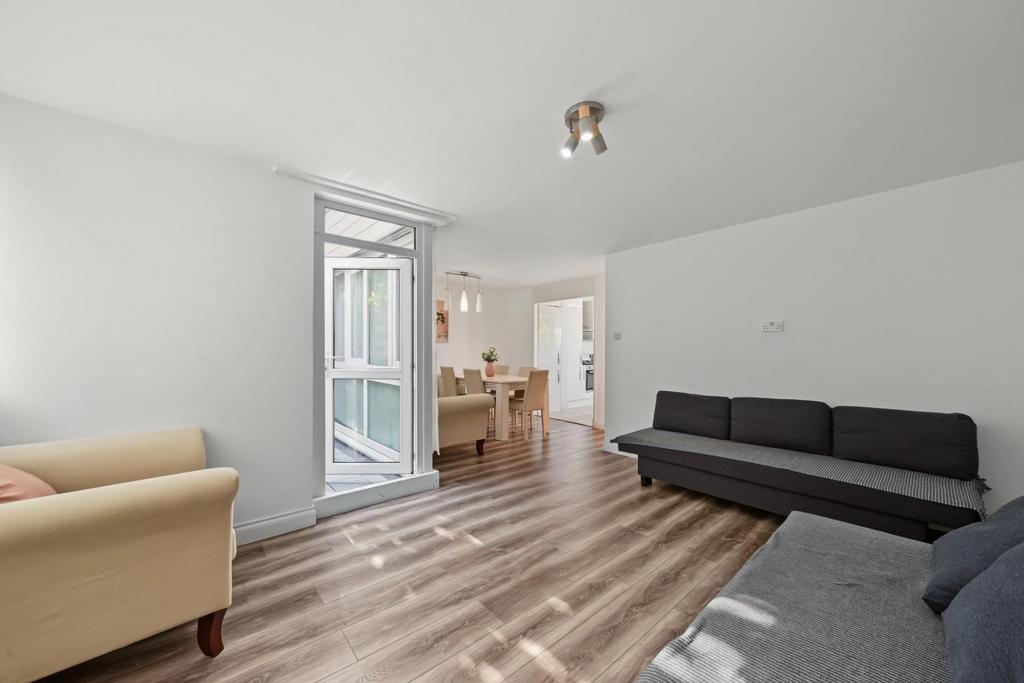Apartment in London - More