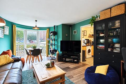 2 bedroom flat for sale, Albatross Close, Beckton, London, E6