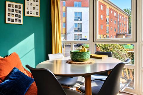 2 bedroom flat for sale, Albatross Close, Beckton, London, E6
