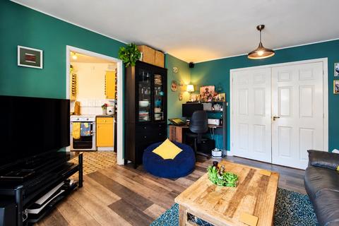 2 bedroom flat for sale, Albatross Close, Beckton, London, E6