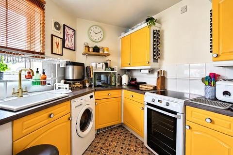2 bedroom flat for sale, Albatross Close, Beckton, London, E6