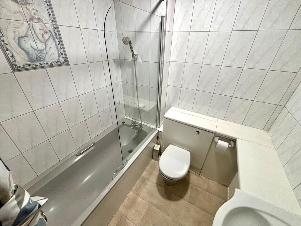 House in Dagenham - View 5