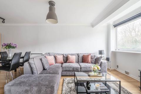 2 bedroom flat for sale, Trent Court, New Wanstead,