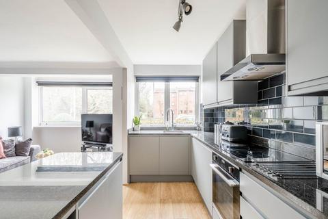 2 bedroom flat for sale, Trent Court, New Wanstead,