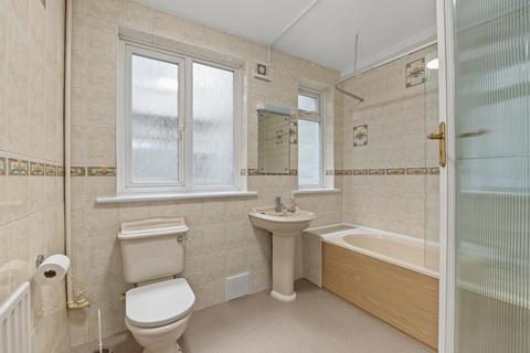 2 bedroom flat for sale, Lincoln Court, London Road, Enfield, EN2