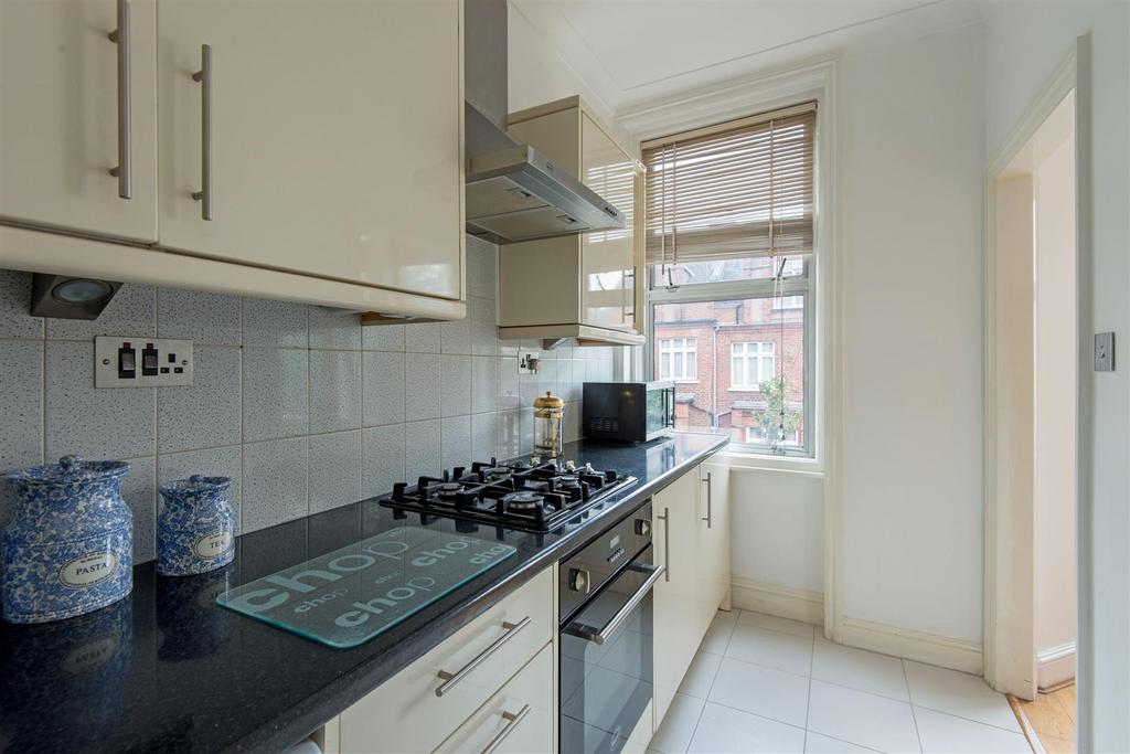 Apartment in London - View 5