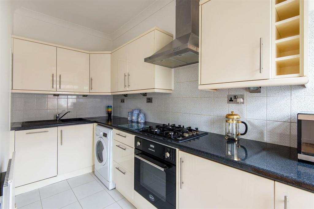 Apartment in London - More