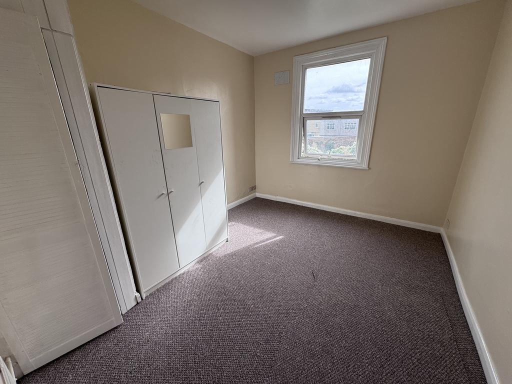 Apartment in Croydon, Selhurst - More