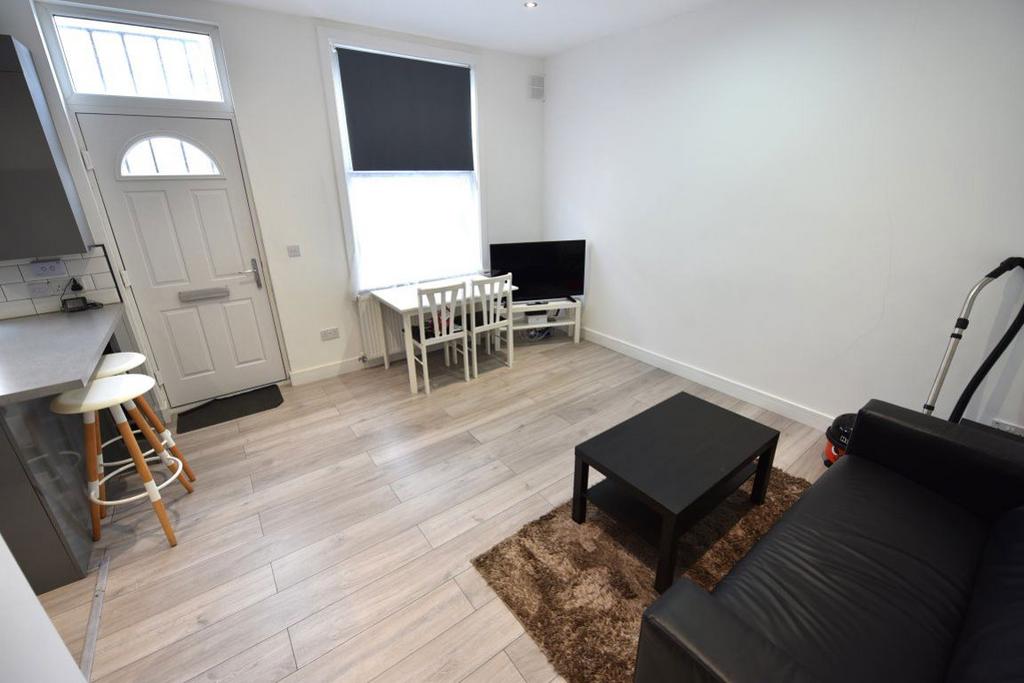 House in Leeds - View 2