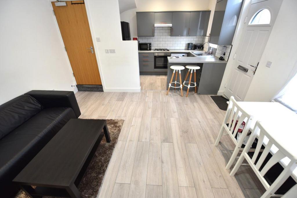 House in Leeds - View 3