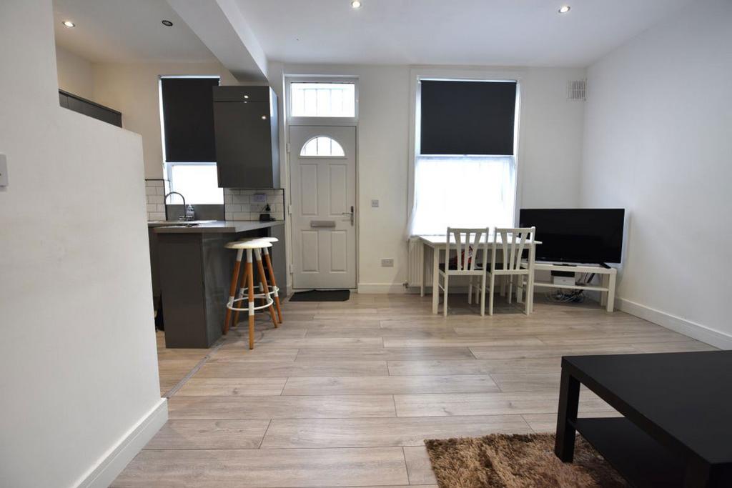 House in Leeds - View 4
