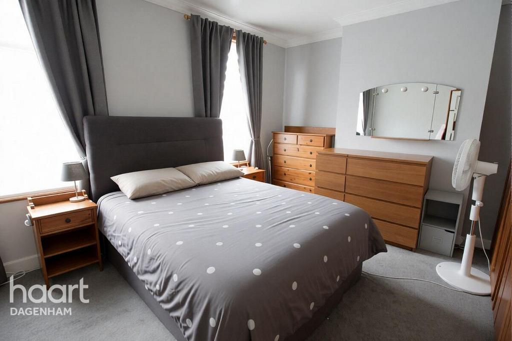 House in London, Dagenham - More