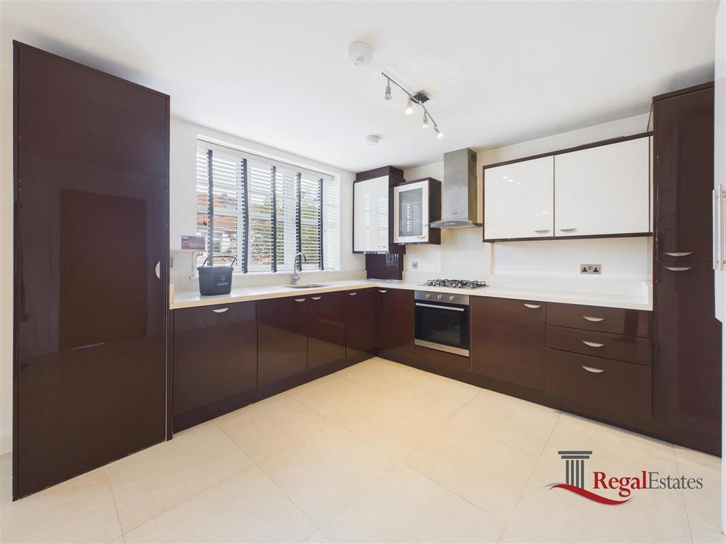 Apartment in Harrow - View 4