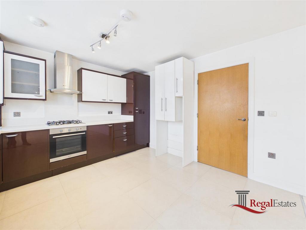 Apartment in Harrow - More