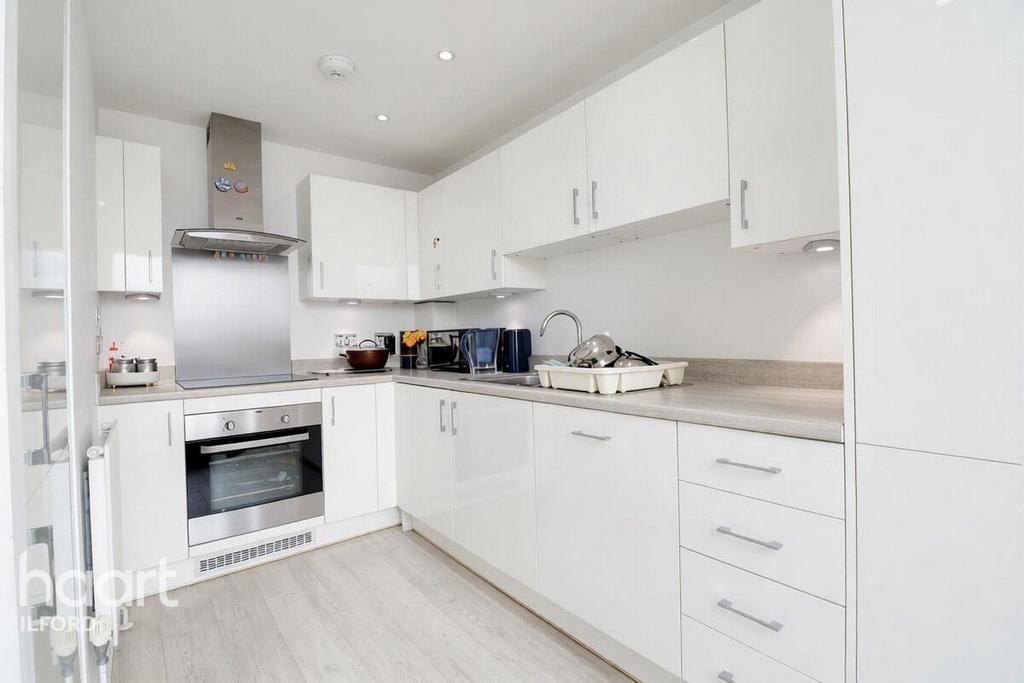 Apartment in Ilford - View 4