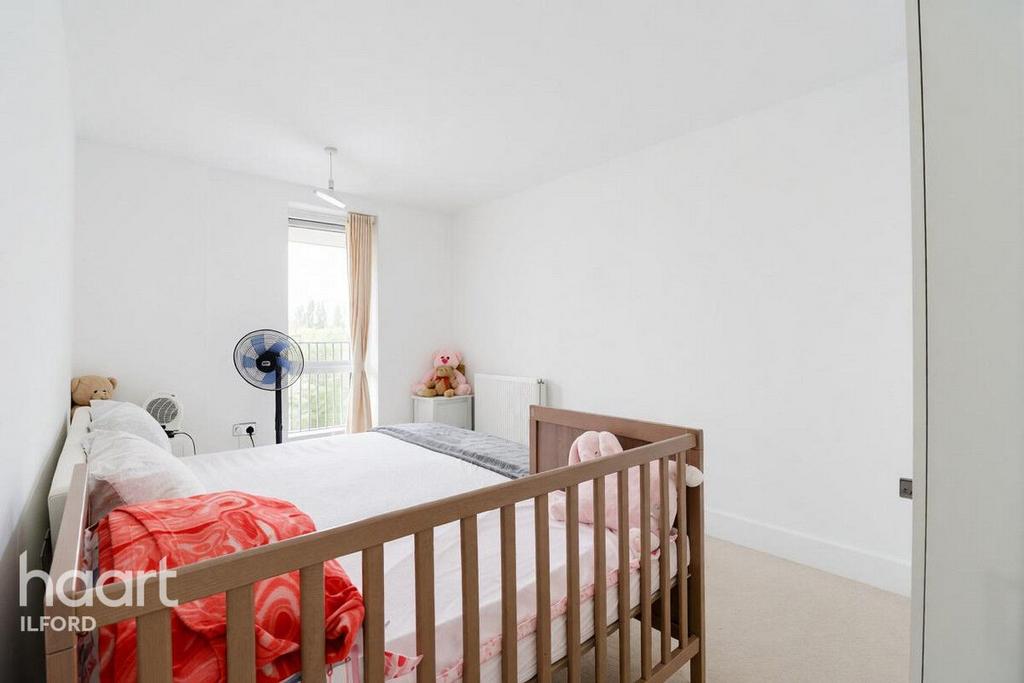 Apartment in Ilford - More