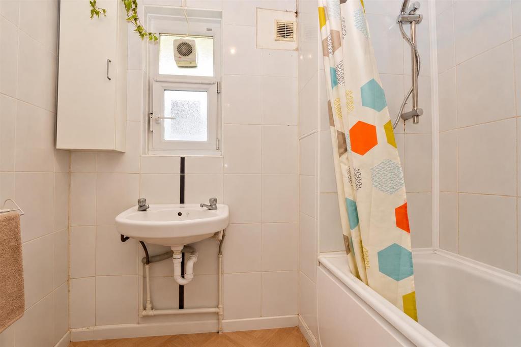 Apartment in Pitfield Street - More