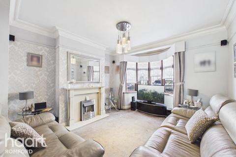 4 bedroom semi-detached house for sale, Rose Glen, Romford