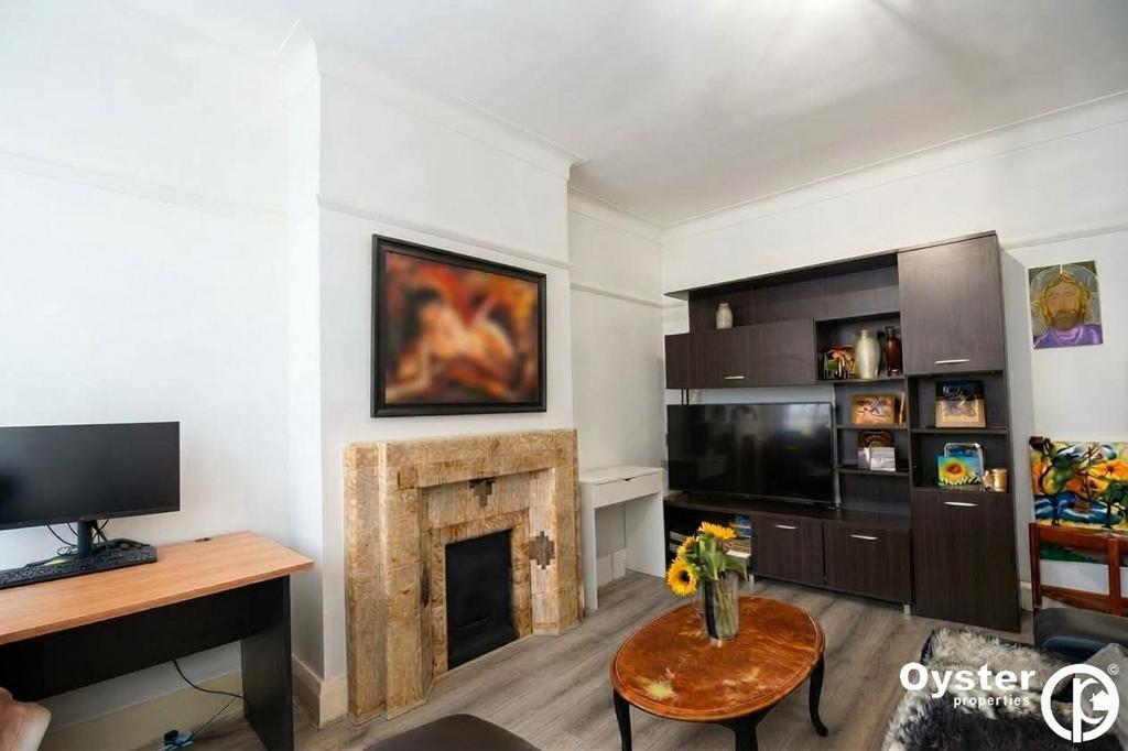 Apartment in Barnet - View 2