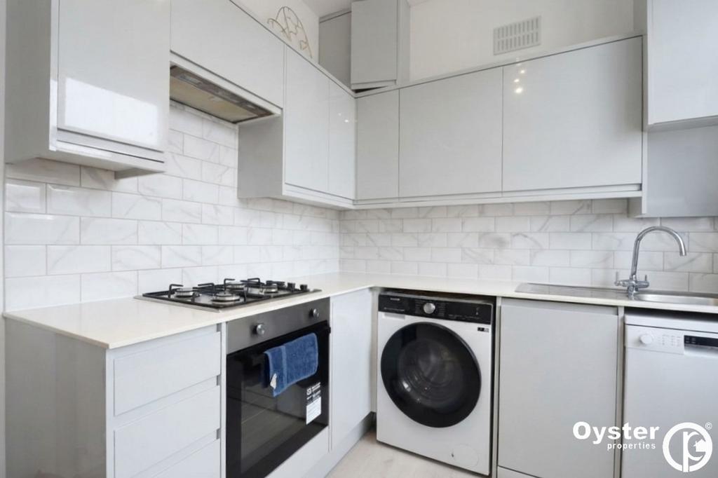Apartment in Barnet - View 3