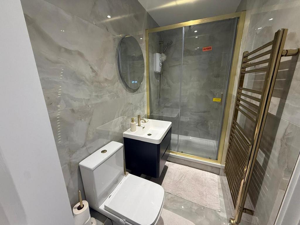 Apartment in Barnet - View 3