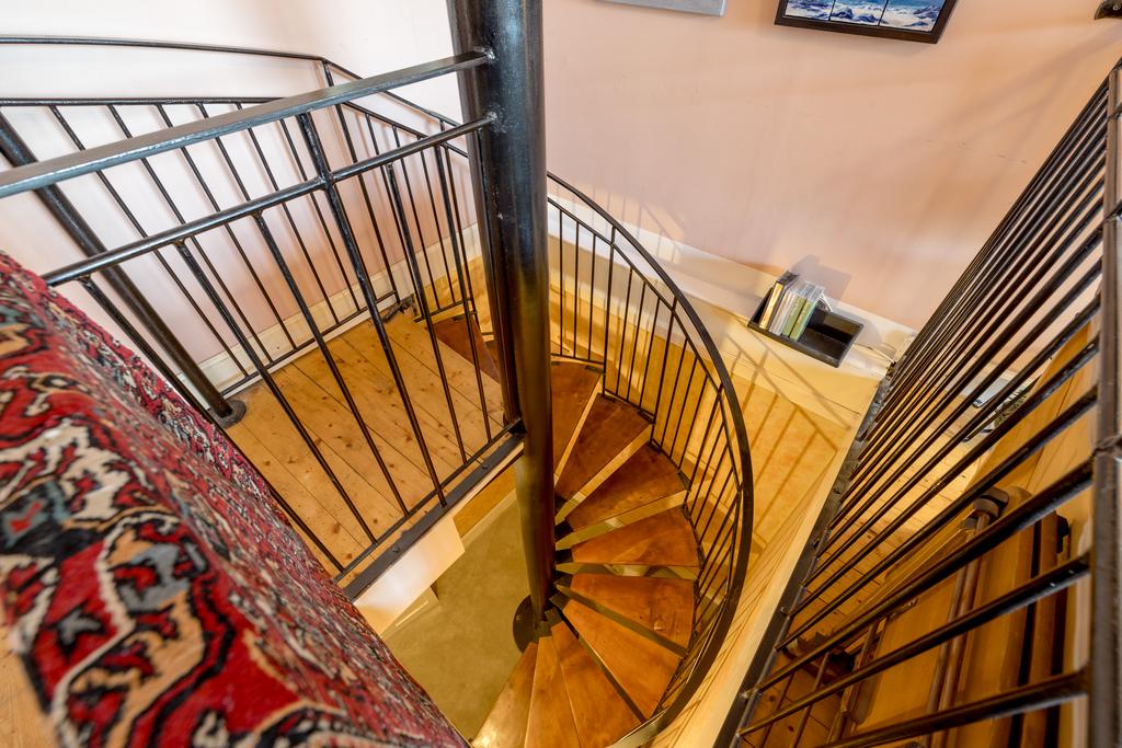 Apartment in Edinburgh - More
