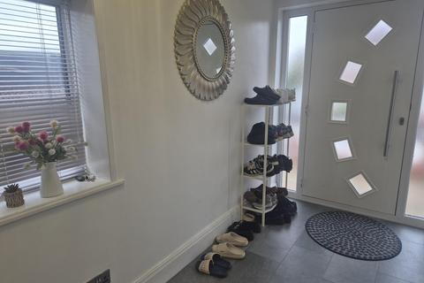 3 bedroom semi-detached house to rent, Balmoral Avenue, Hyde, SK14