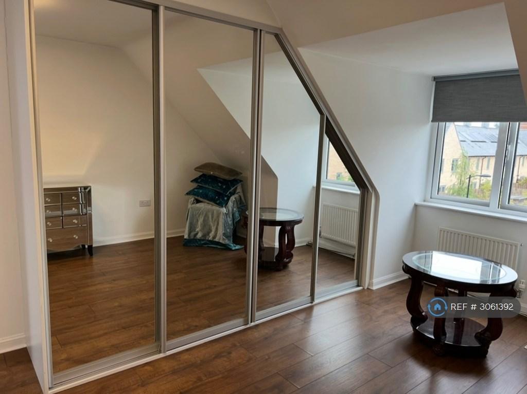 House in Cambridge, Trumpington - View 2