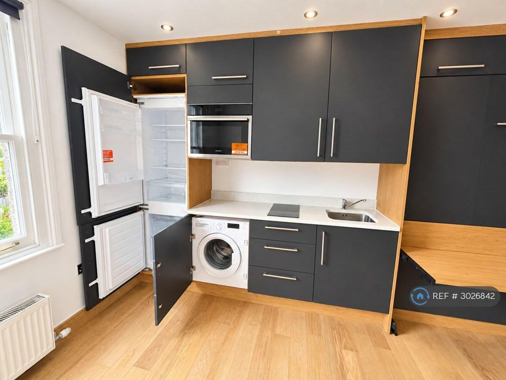 Apartment in Croydon - View 3