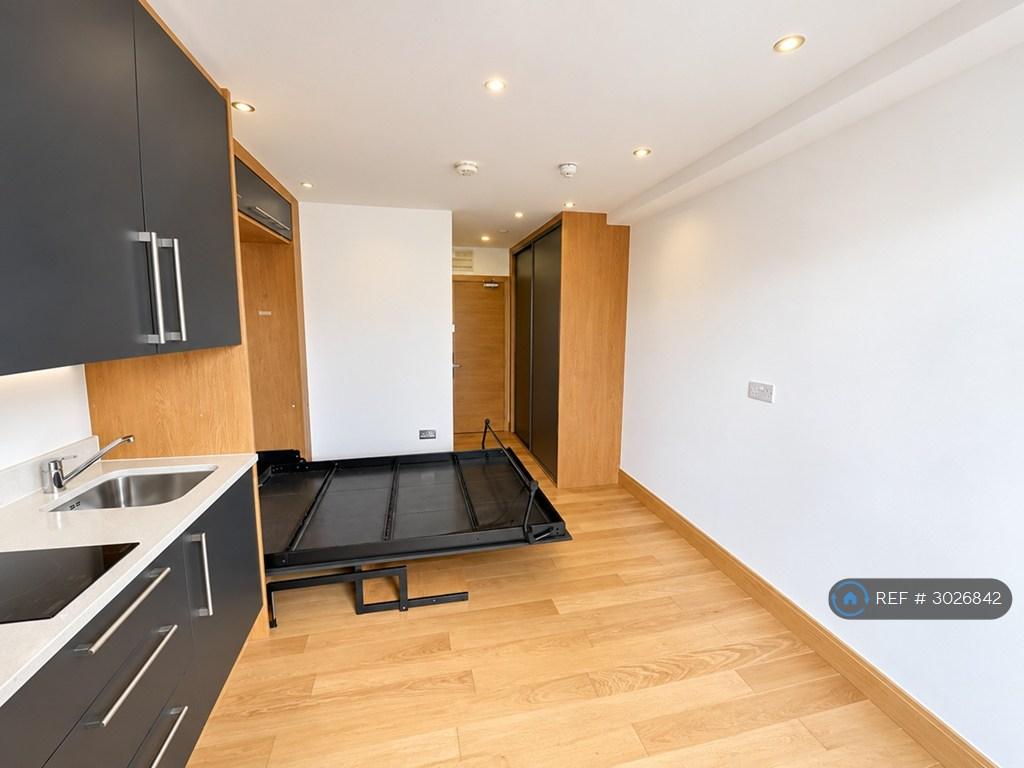 Apartment in Croydon - View 4