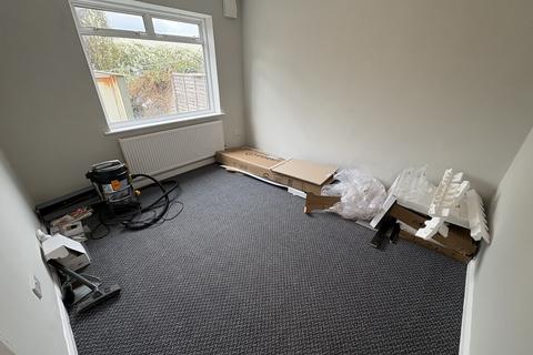 2 bedroom apartment to rent, Livingstone Road, Southall