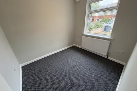 2 bedroom apartment to rent, Livingstone Road, Southall