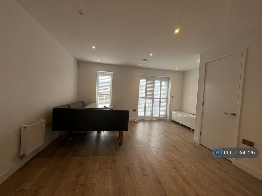 House in Salford - View 2
