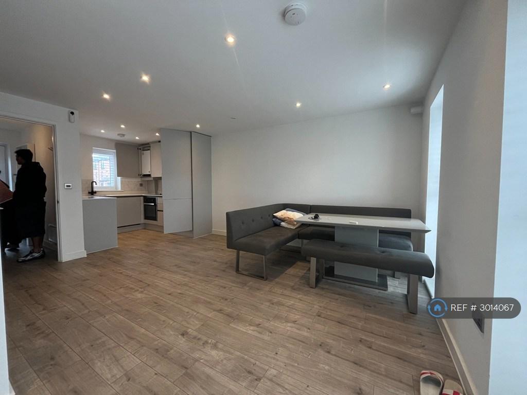 House in Salford - View 3
