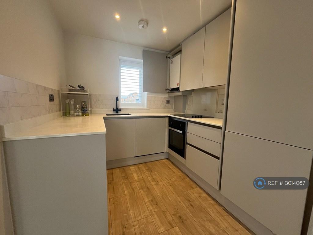 House in Salford - View 4