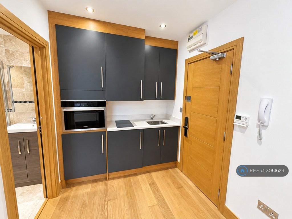 Apartment in Croydon - More