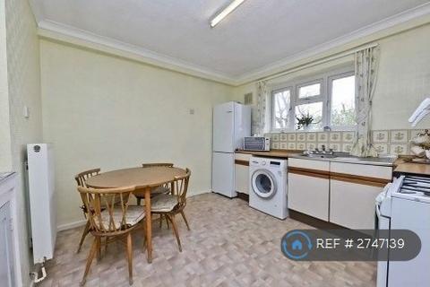 2 bedroom maisonette to rent, Beechwood Avenue, Uxbridge, UB8