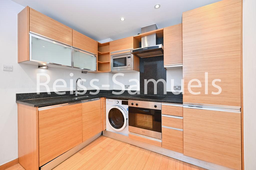 Apartment in Isle of dogs,Canary Wharf, London - More