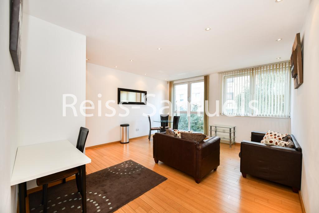 Apartment in Isle of dogs, Canary Wharf,London - View 3