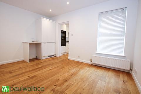 3 bedroom end of terrace house for sale, Nursery Road, Turnford