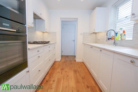 3 bedroom end of terrace house for sale, Nursery Road, Turnford