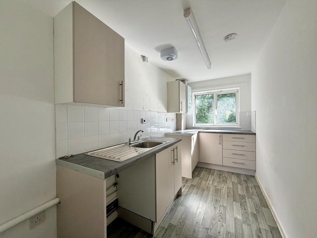 Apartment in Eastleigh, Moorgreen, West End - View 3