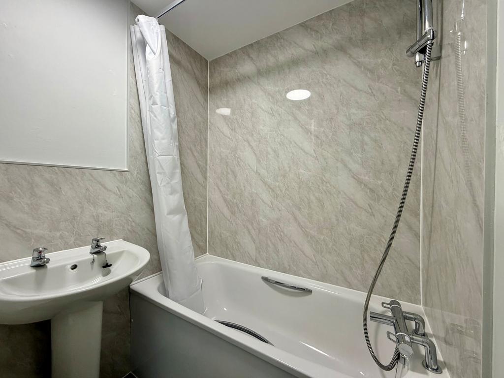 Apartment in Eastleigh, Moorgreen, West End - More
