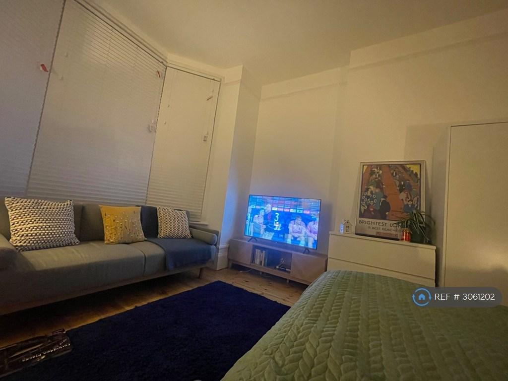 Apartment in London - View 2