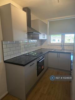 3 bedroom flat to rent, Radstone Walk, Leicester, LE5
