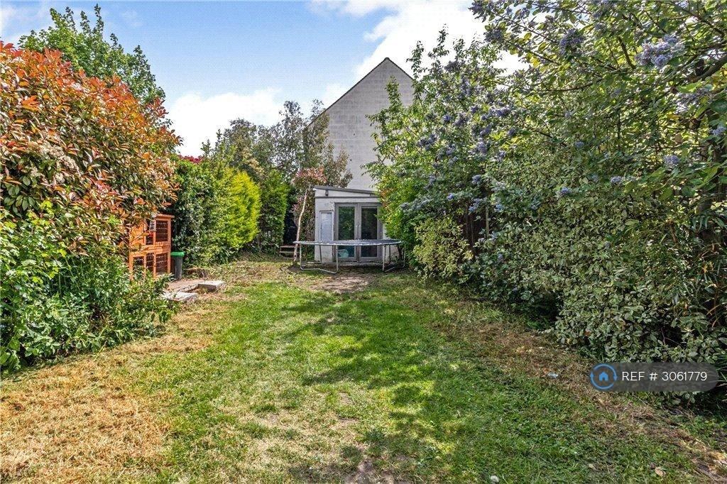 House in Sutton - View 2