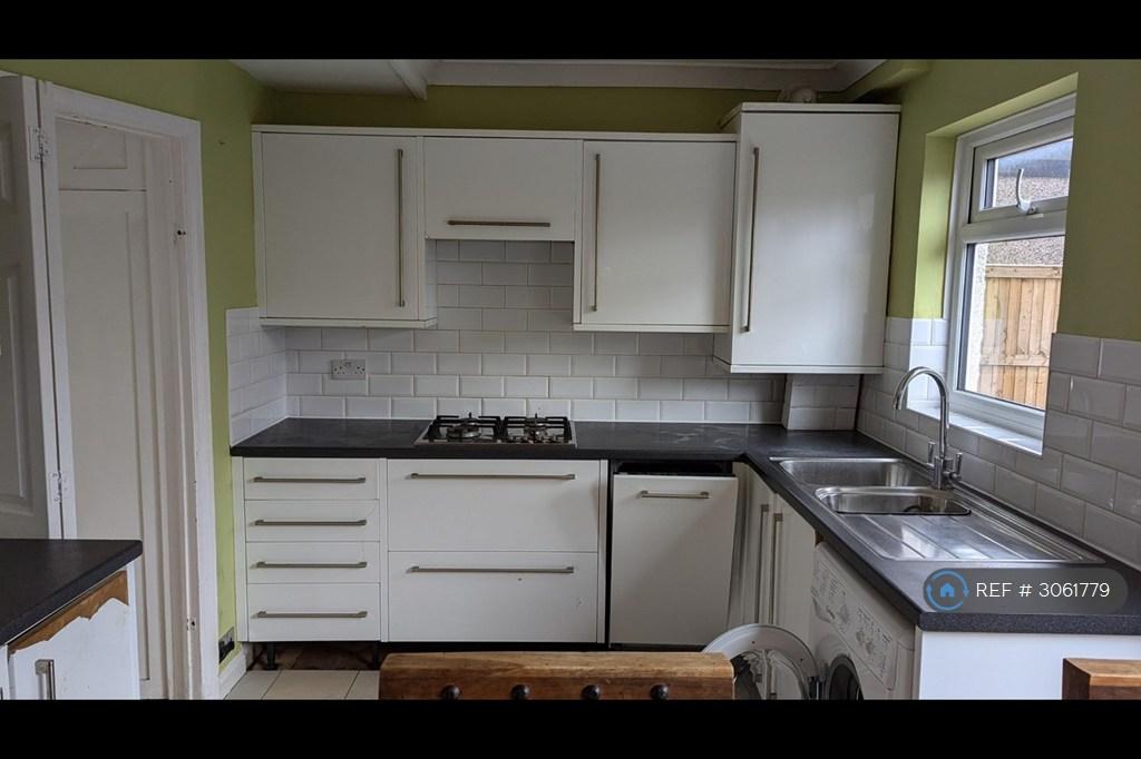 House in Sutton - View 3