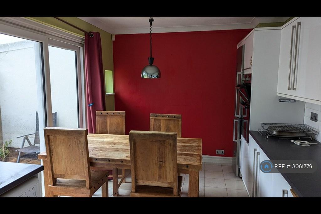 House in Sutton - View 5