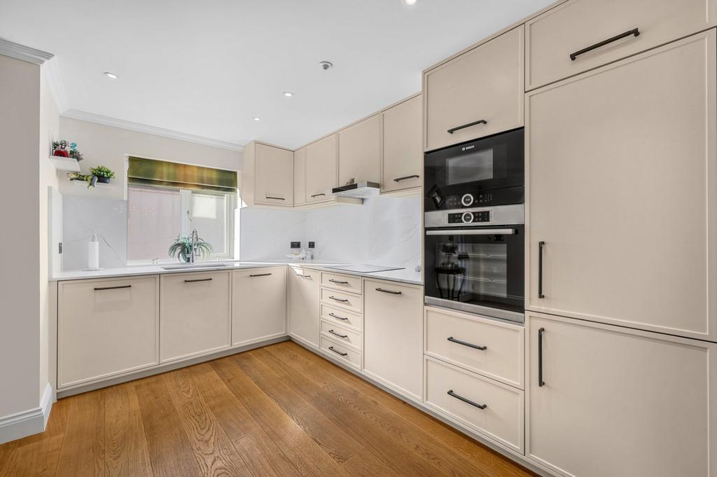House in London - View 3